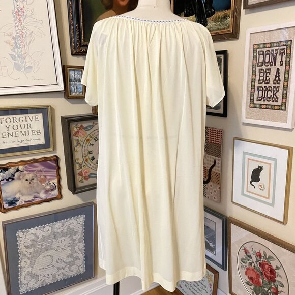 70s Vintage Colony Club Yellow Nightgown With Blue Ribbon & Lace Trim OSFM - Picture 4 of 5